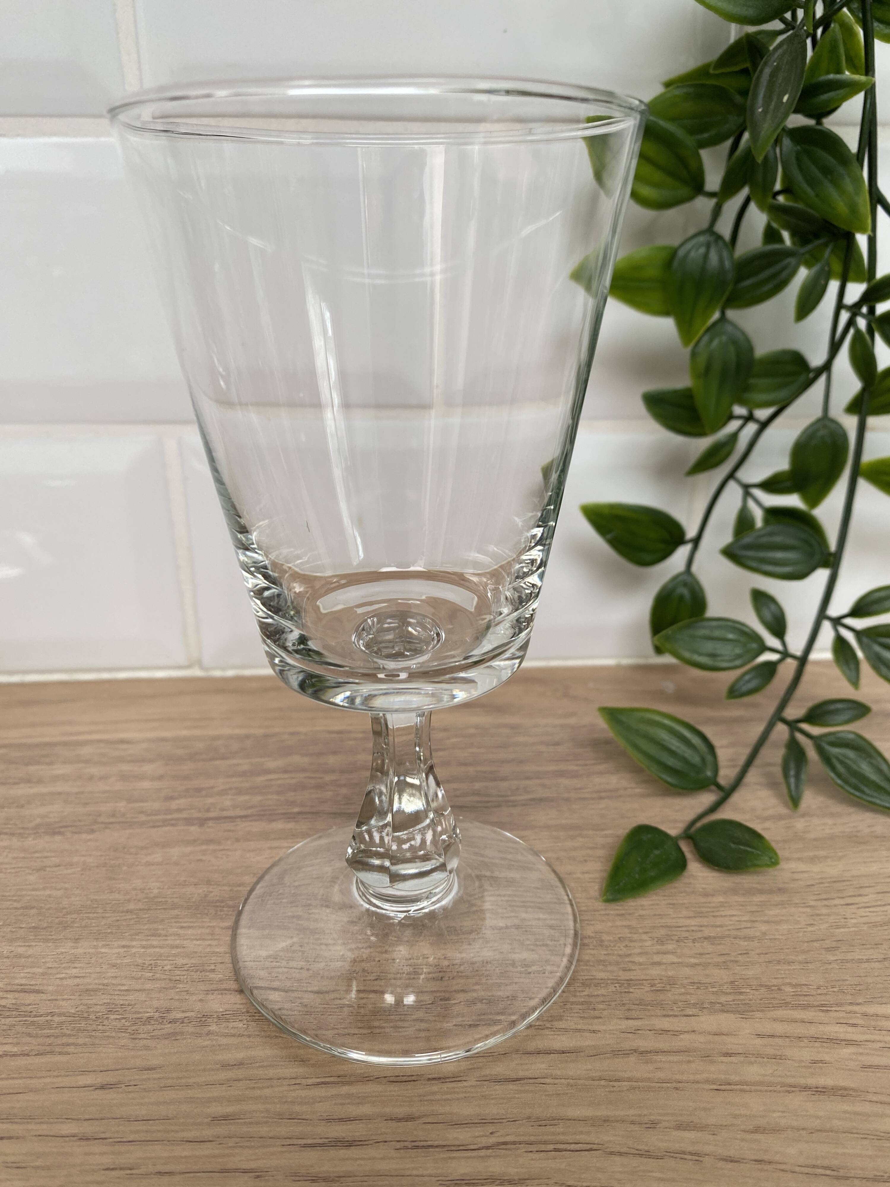 Set of 9 red wine glasses