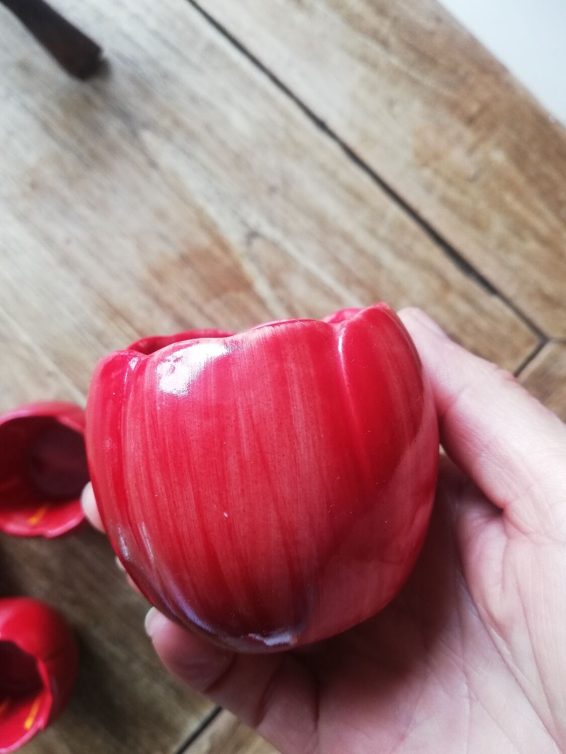 Set of 4 red tulip bowls by Villeroy & Boch.