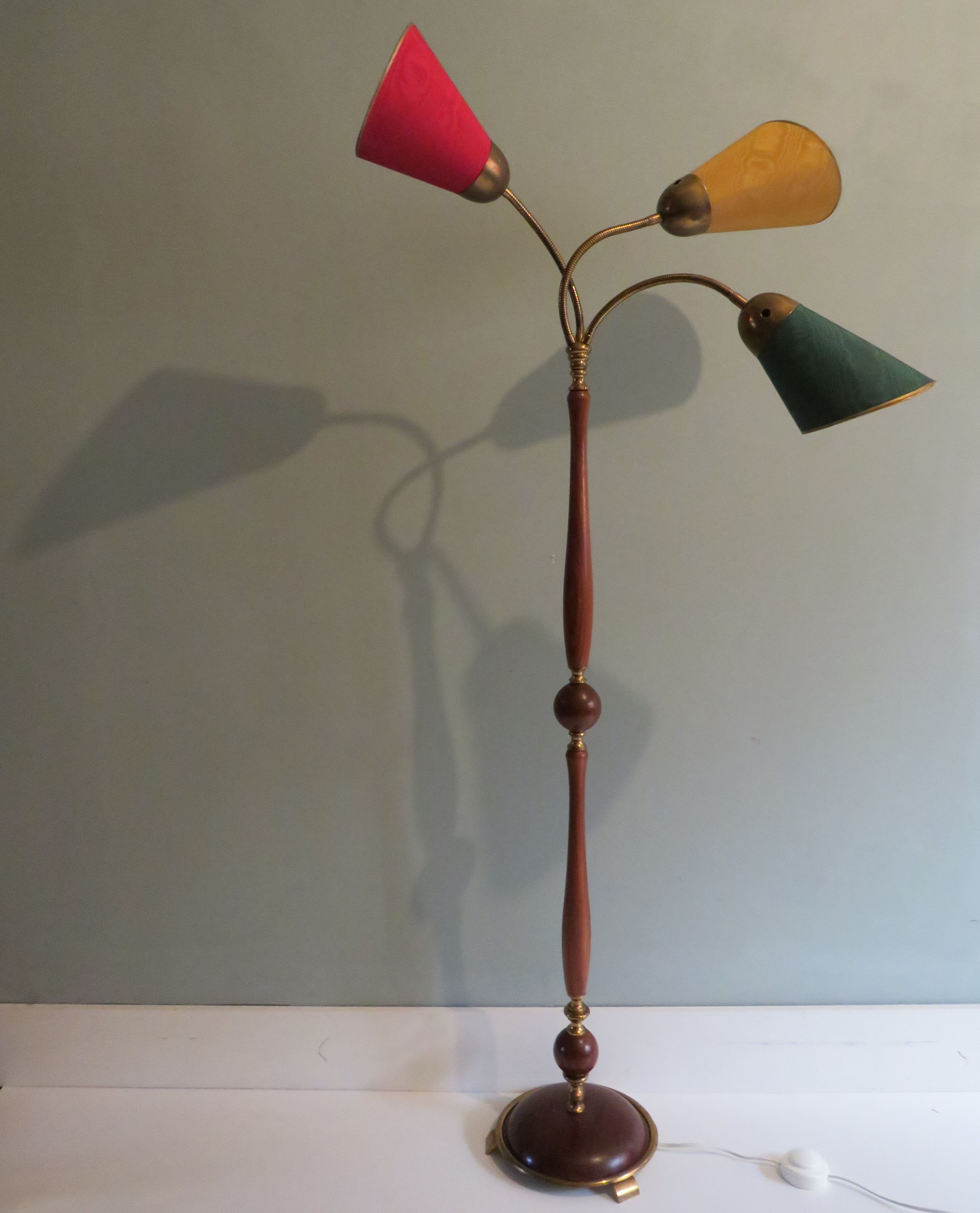 Lampadaire 1950 avec 3 abat-jours colorés