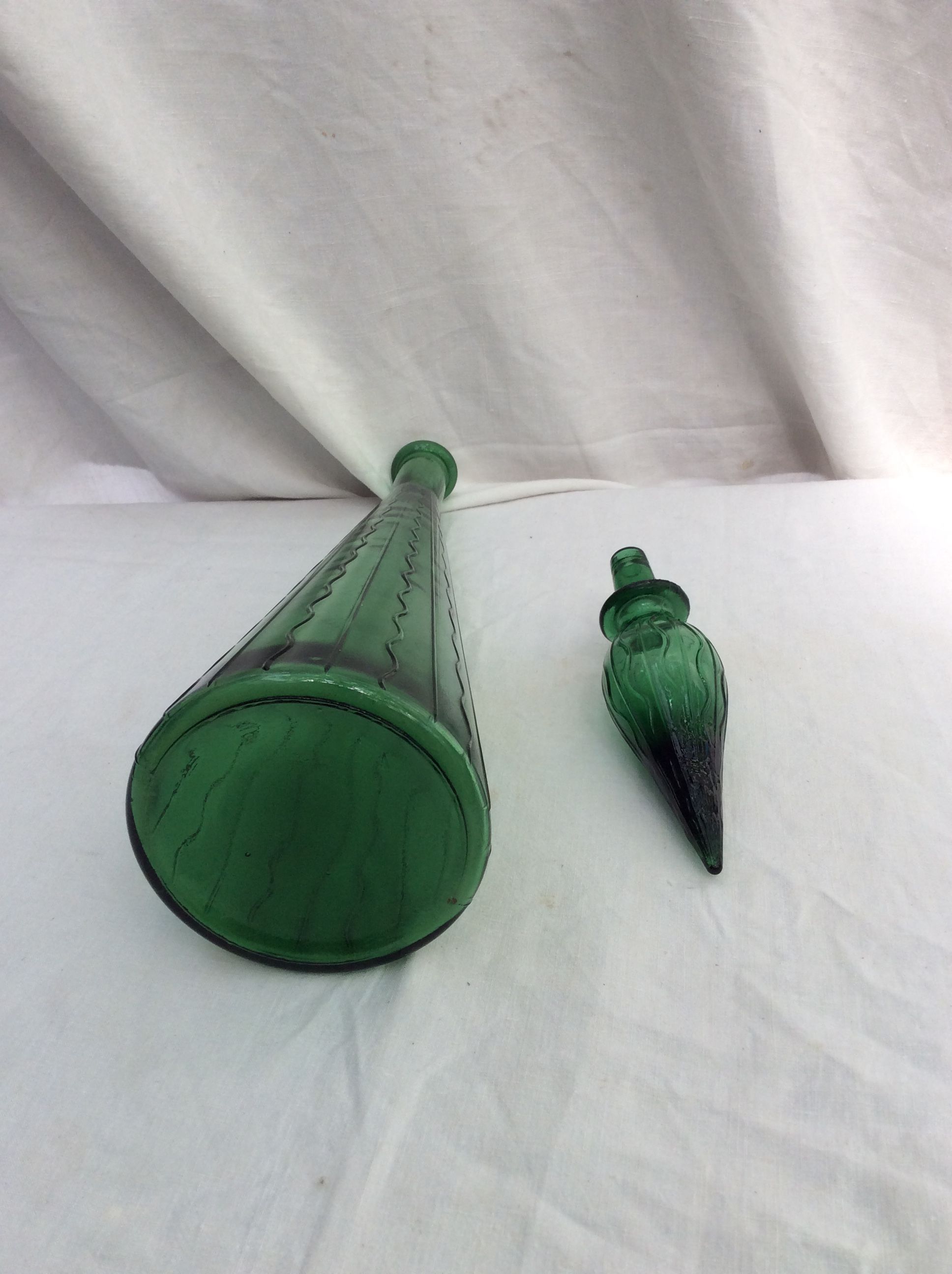 Italian carafe in green glass with its cap