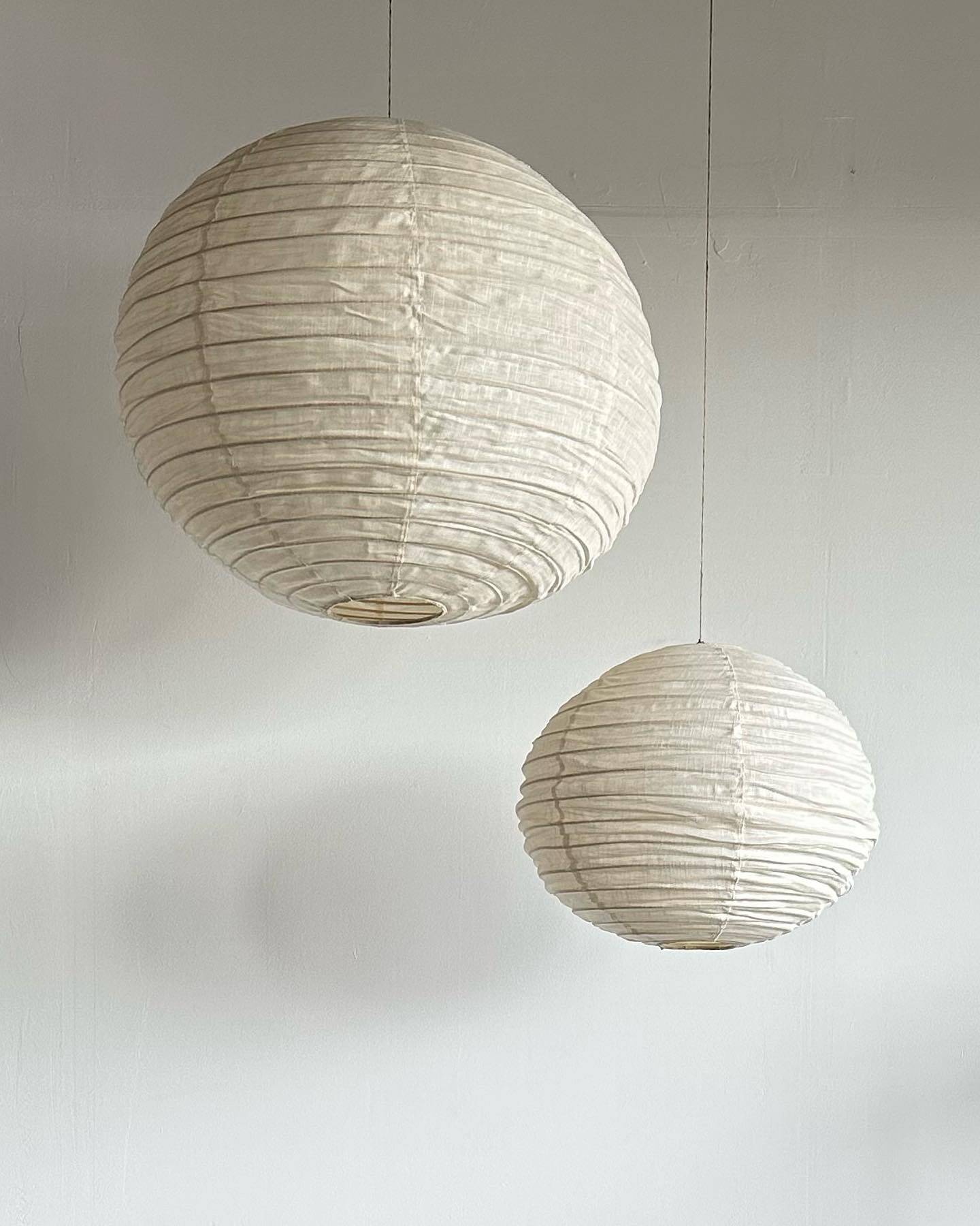 Large round suspension in rattan and natural linen, Japanese style, D:60.