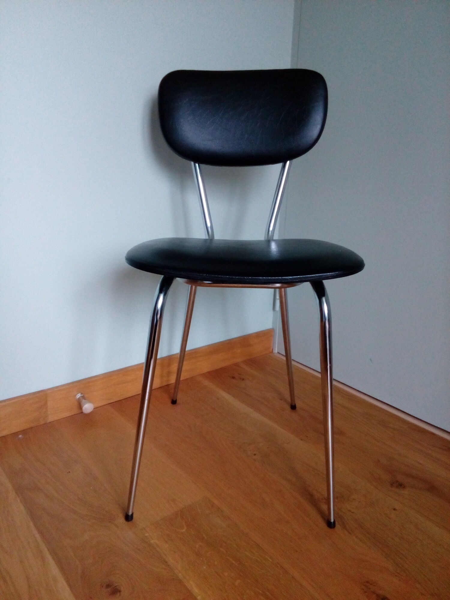 Lafargue Aurillac chrome metal and black skai chair