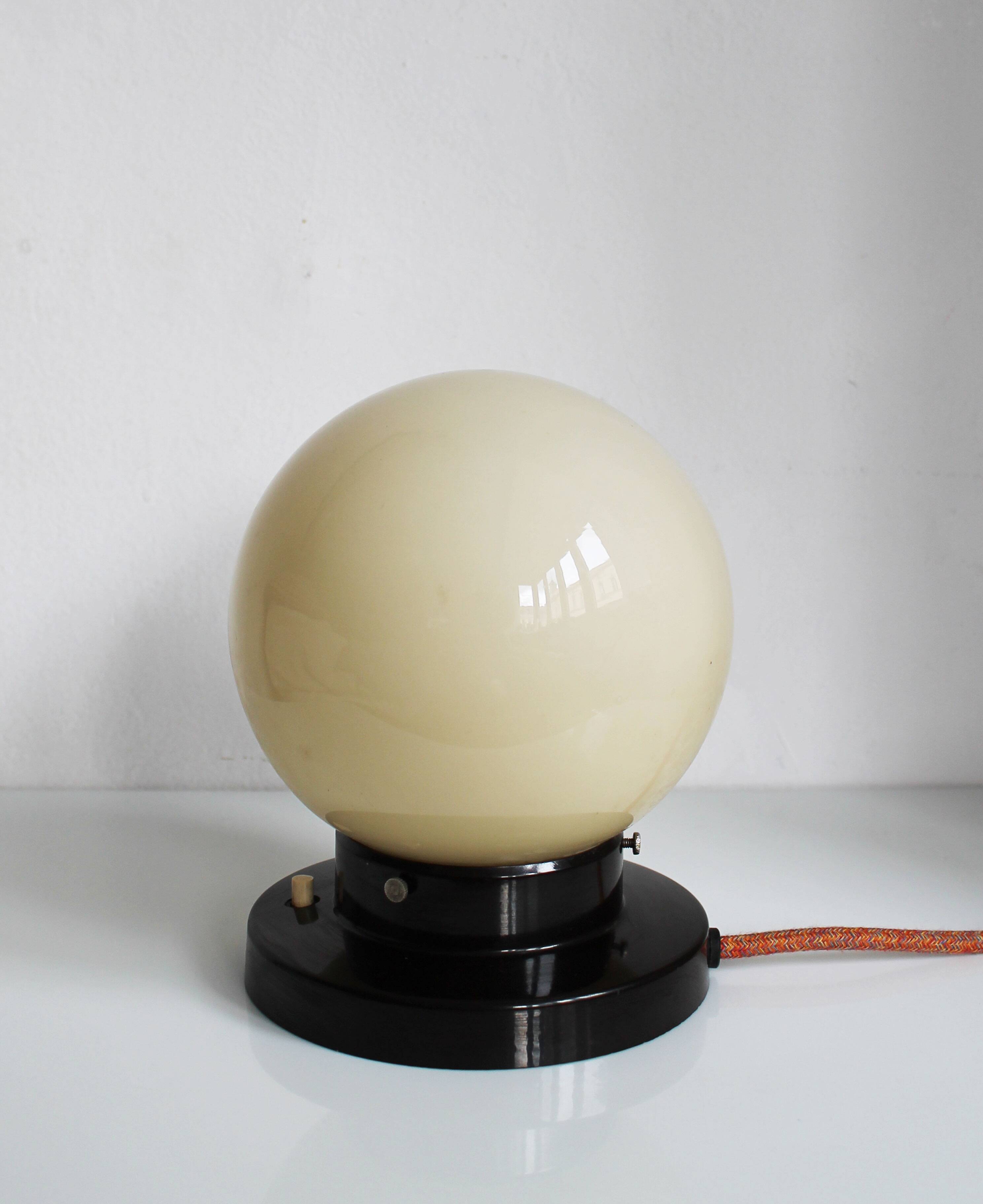 Lampe Bakélite fonctionnelle originale des années 1930 – Lumière de table ou murale