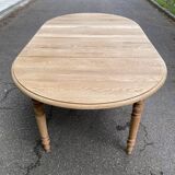 Renovated Louis Philippe round extendable dining table, 19th century