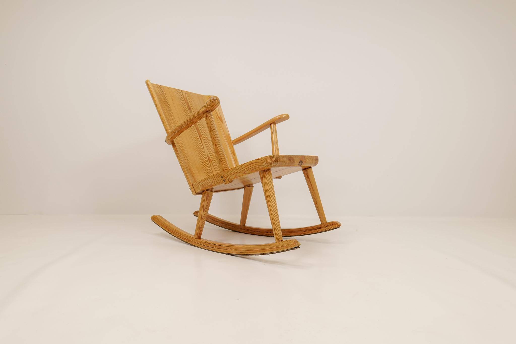 Mid-century rocking chair in pine, Göran Malmvall, Sweden, 1940s.