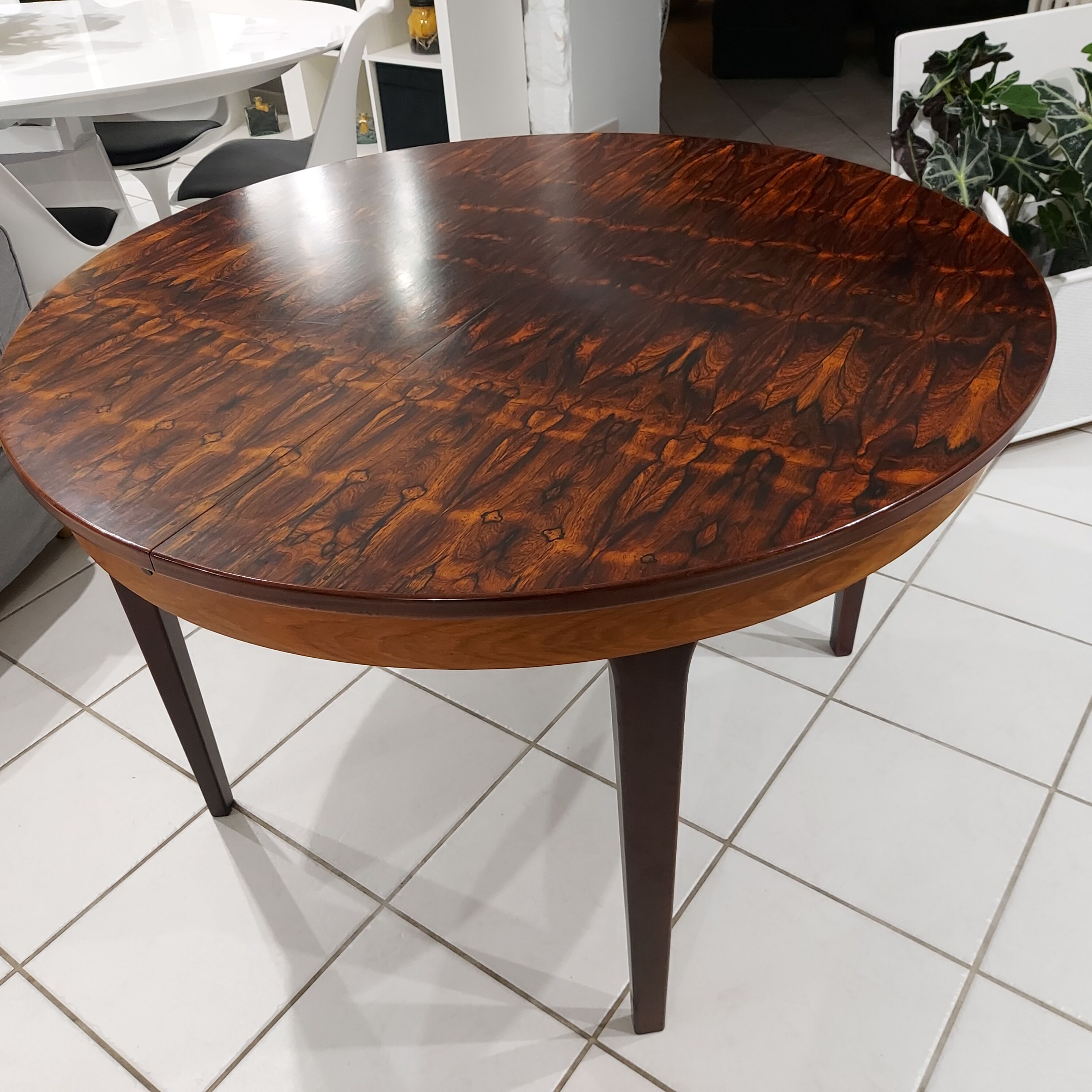 Scandinavian extendable rosewood table from the 1970s