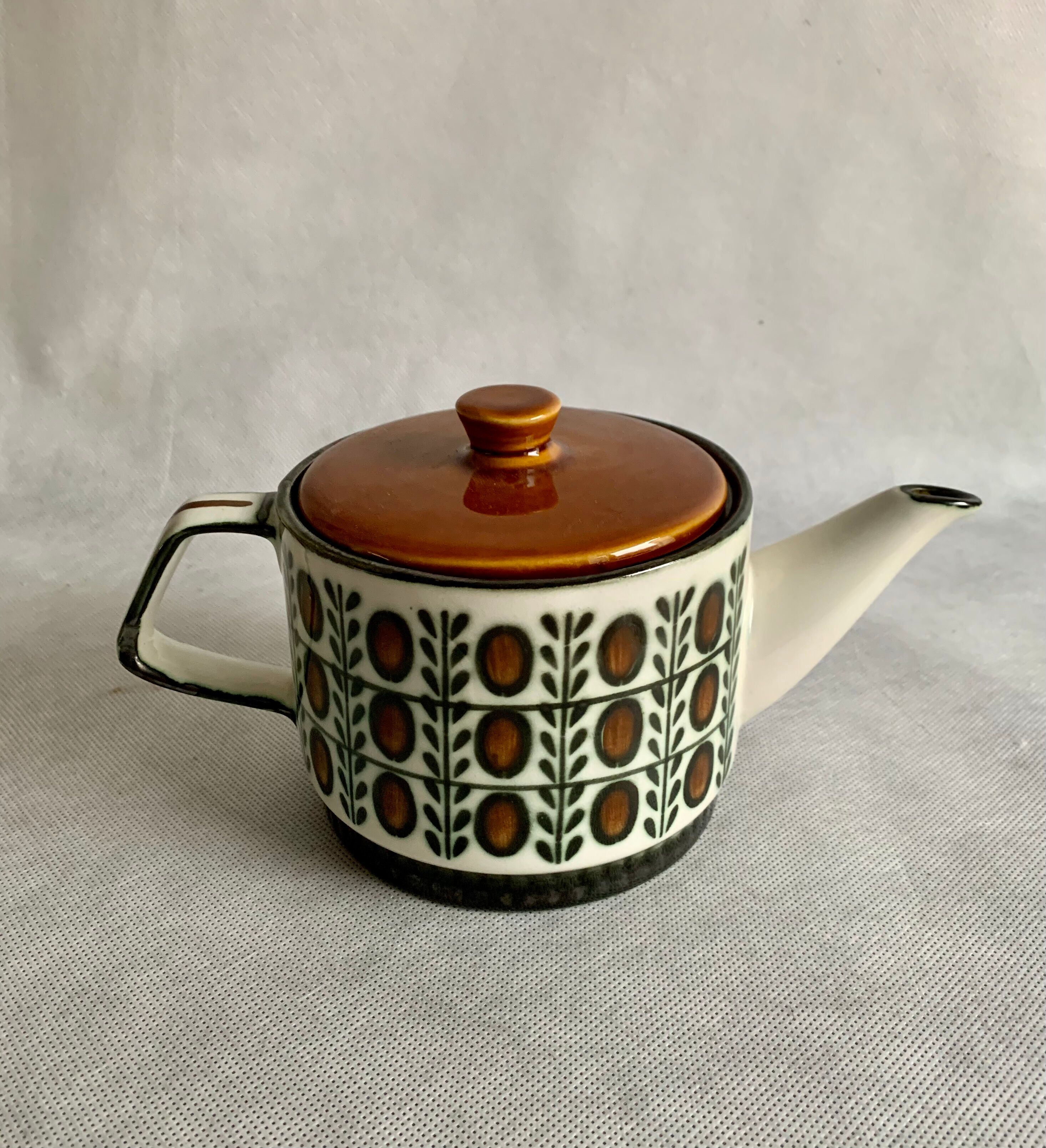 Pottery teapot Boch Rambouillet noix, 1960s