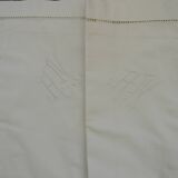 Paire de taies d'oreiller anciennes. Monogramme A W.