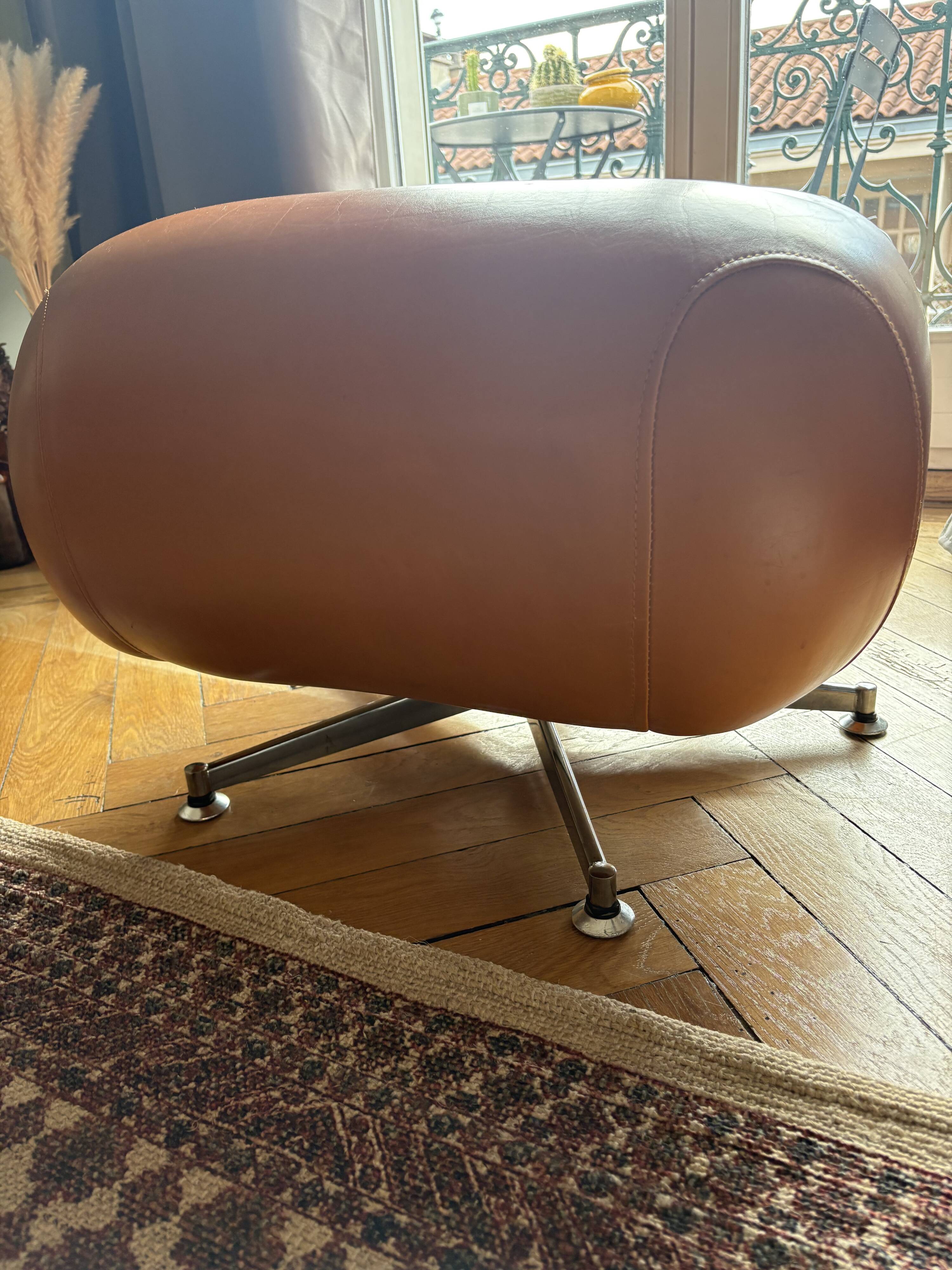Pouf / Ottoman vintage cognac leather – 60s/70s modernist style