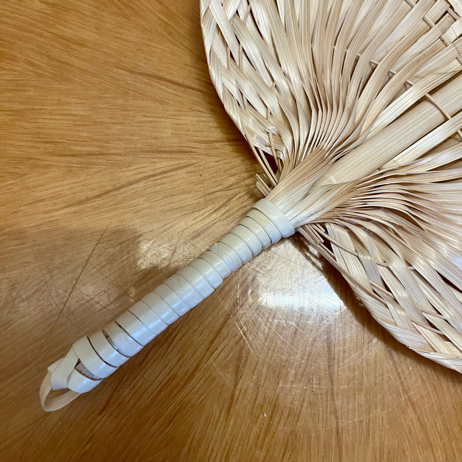 Feuille de palmier tressée forme éventail