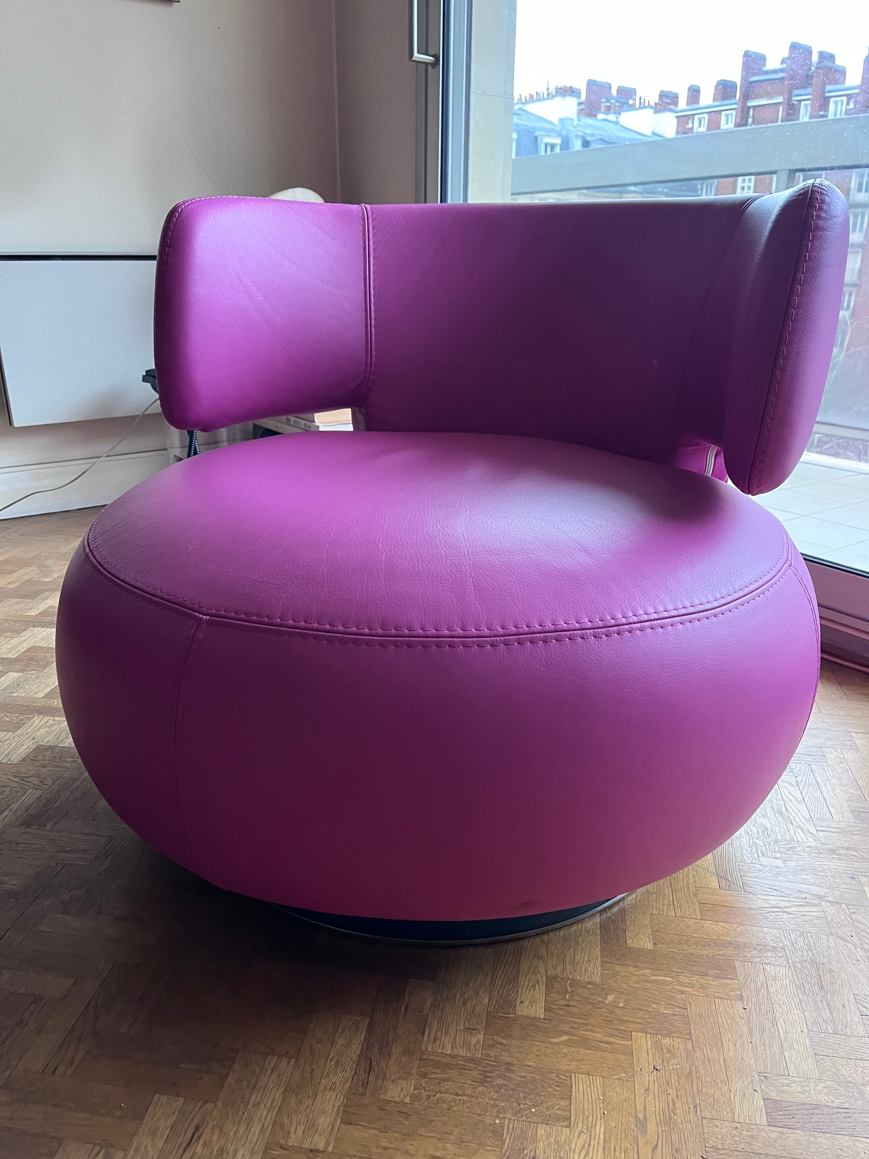 Armchair Curl leather heater fuschia Roche Bobois swivel