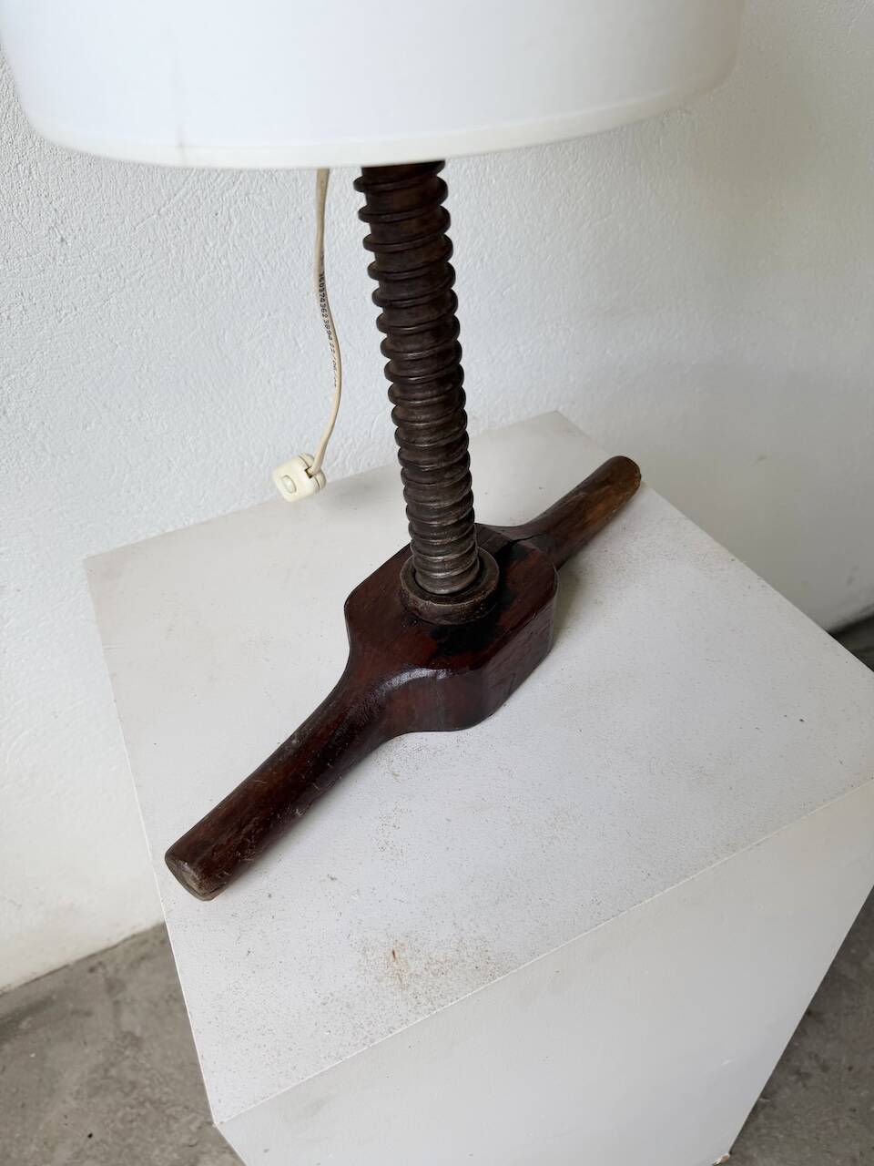 Lampe de table brutaliste artisanale 1950