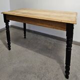Antique farmhouse table in solid oak with turned legs