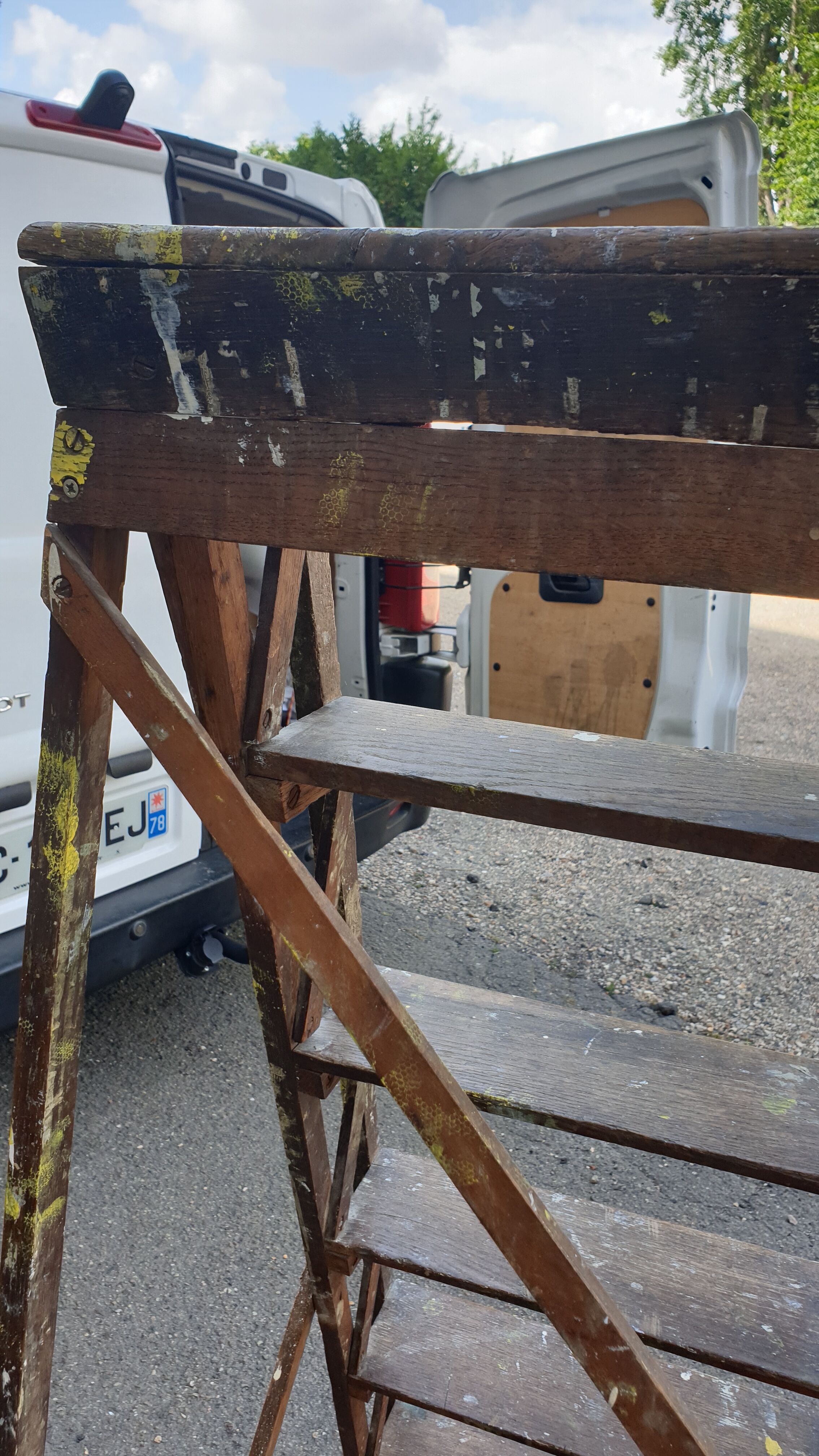 Painter's stepladder in solid beech