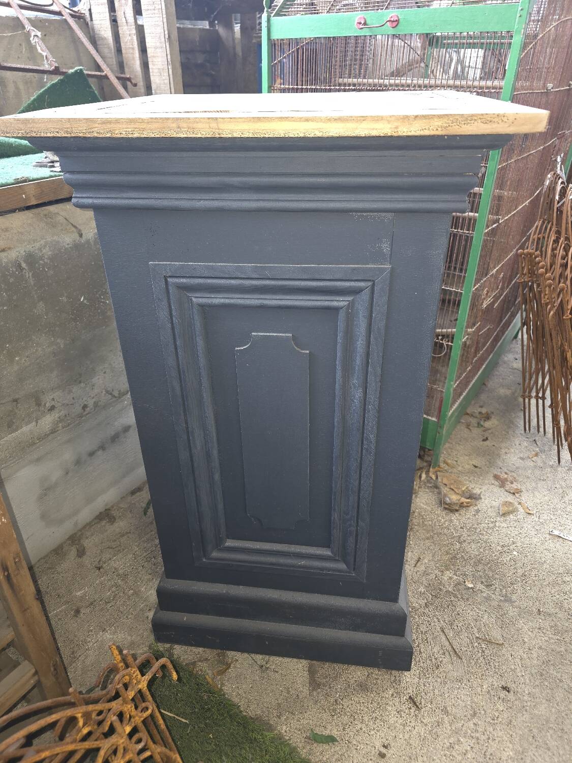 Patinated wooden base for a Medici vase or statue.