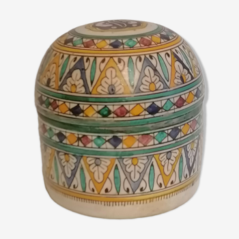 Covered pot, oriental ceramics. Fez, Morocco.