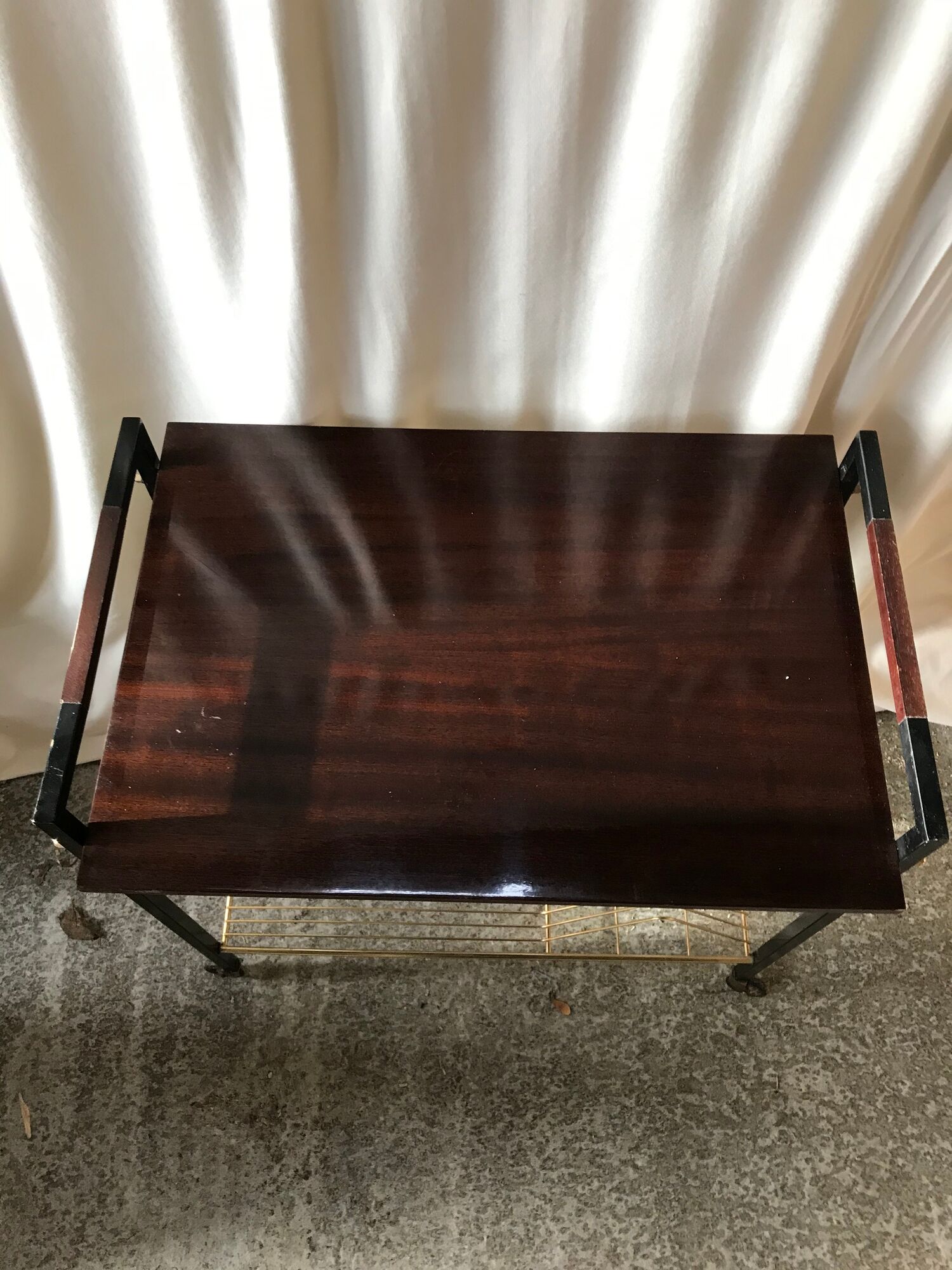 Serving table