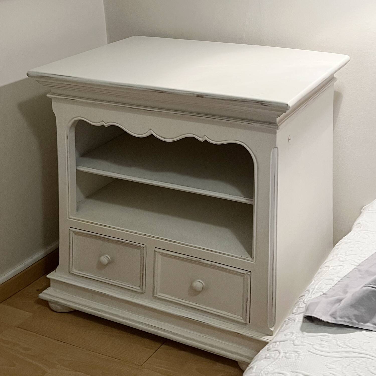 Small chest of drawers storage unit