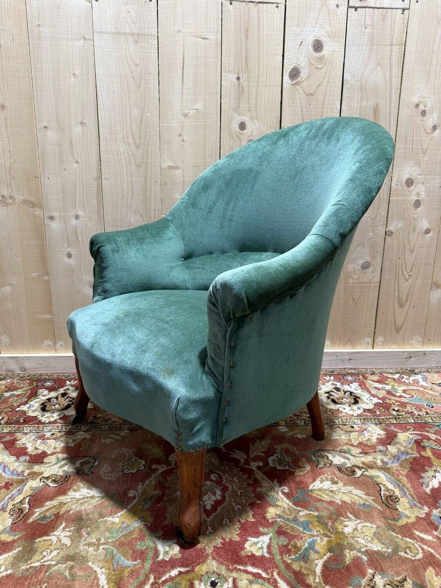 Napoleon III period crapaud armchair in green velvet.
