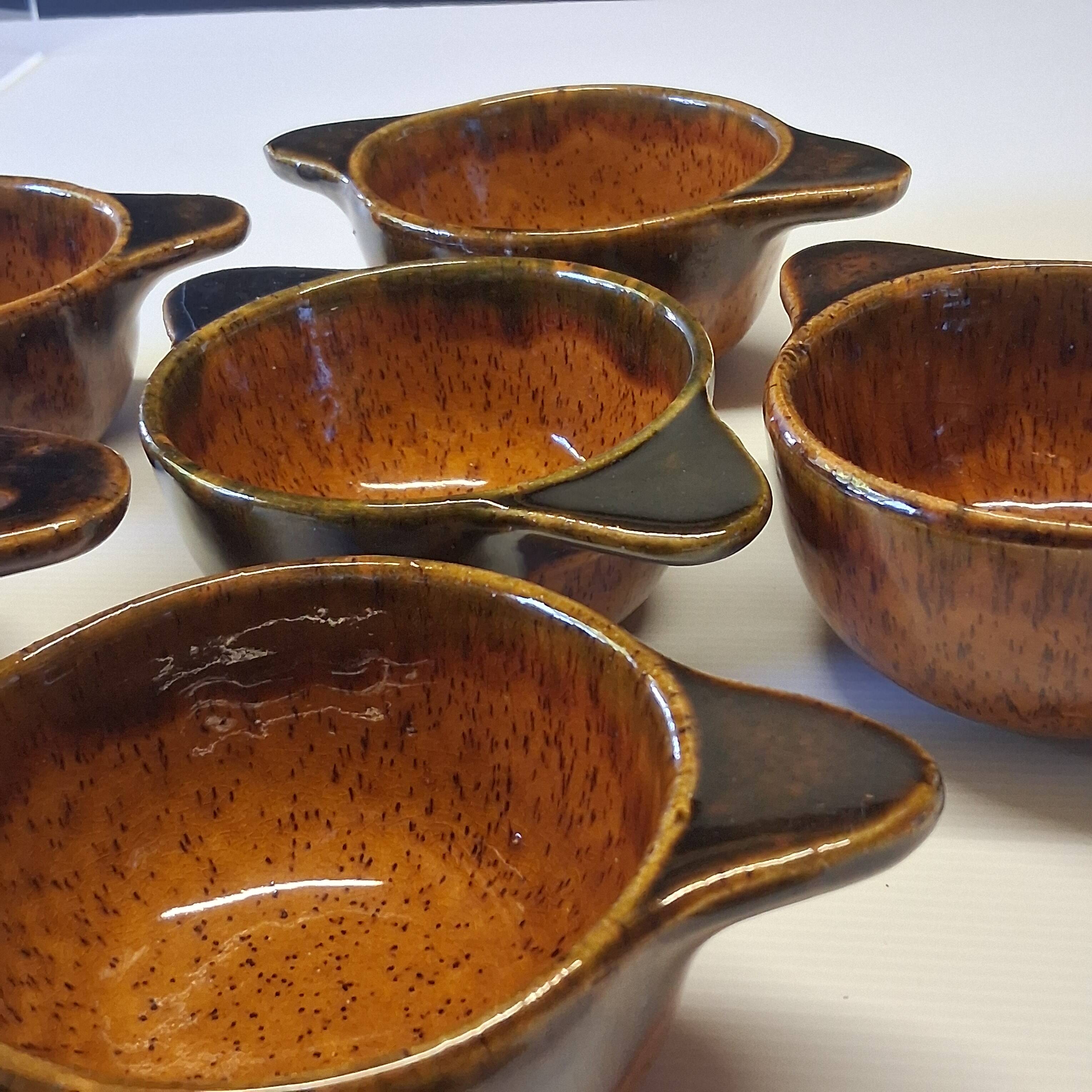 Set of 6 ear bowls in stoneware in very good condition.