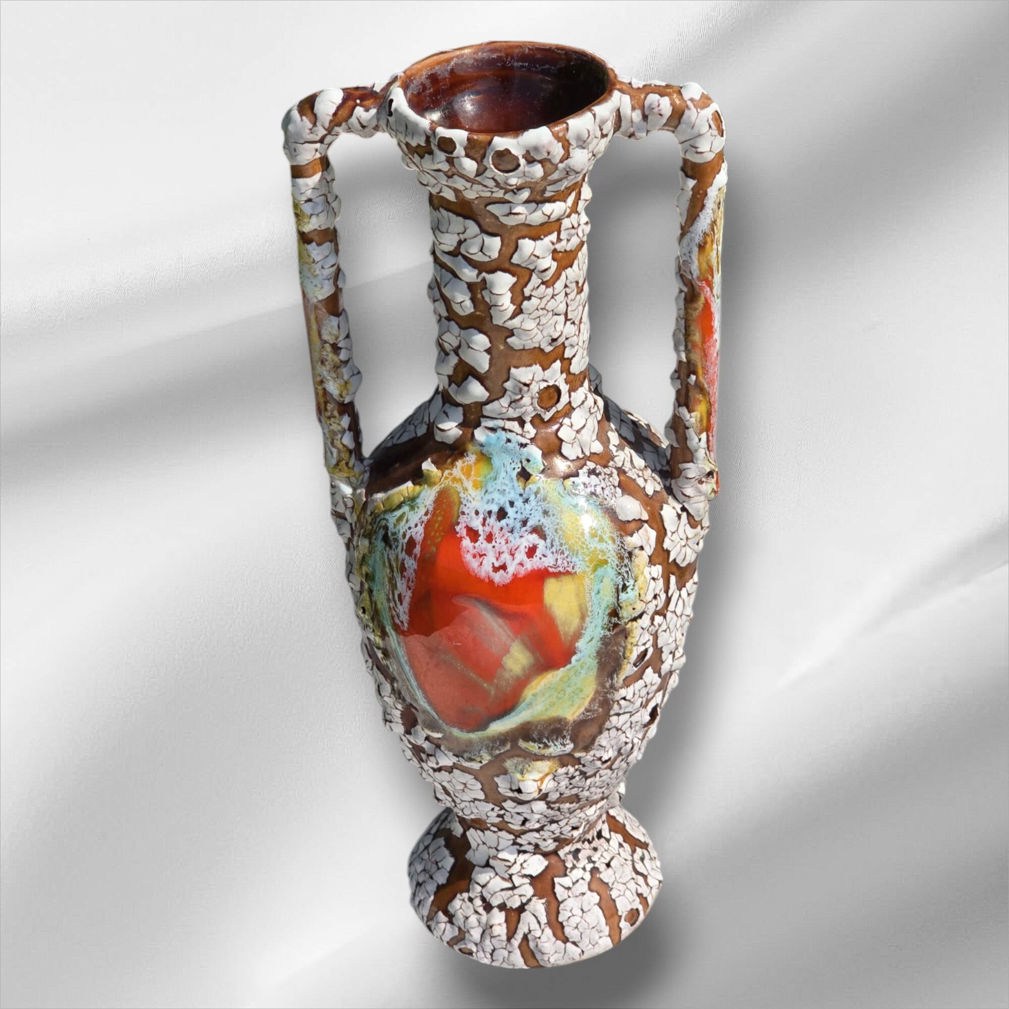 Vase amphore en écume de mer, France