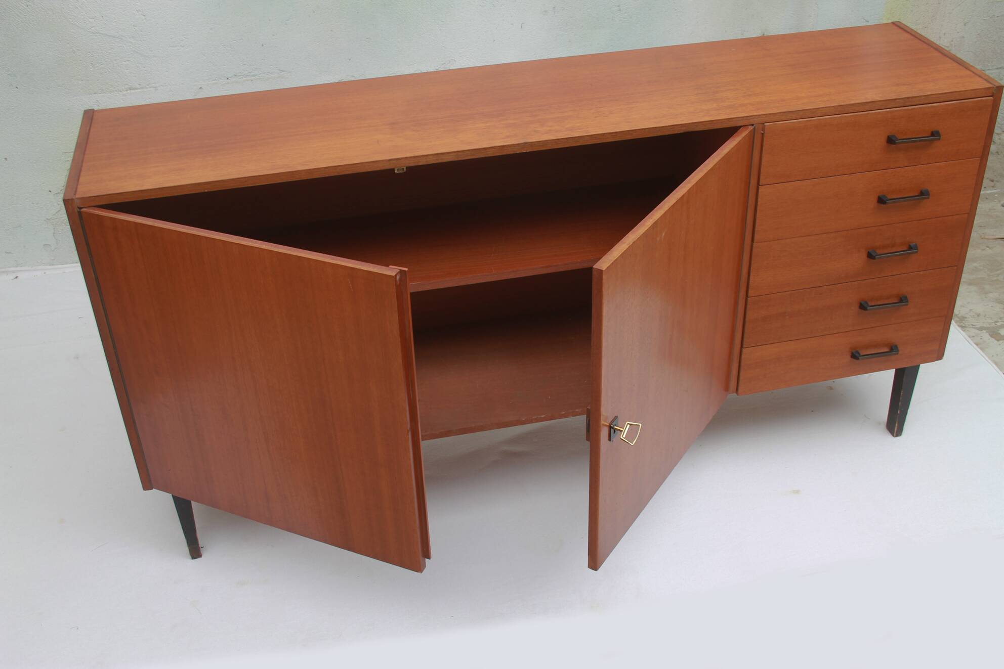1960s sideboard with 5 drawers in walnut
