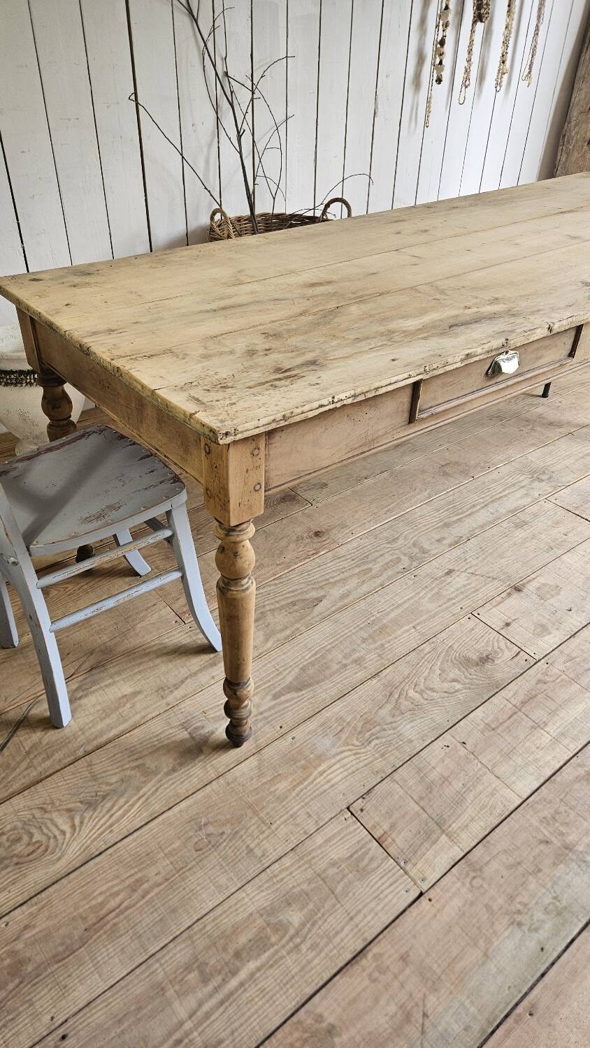 Farm table
