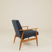 Fauteuil scandinave en bouclé bleu marine conçu par H. Lis.