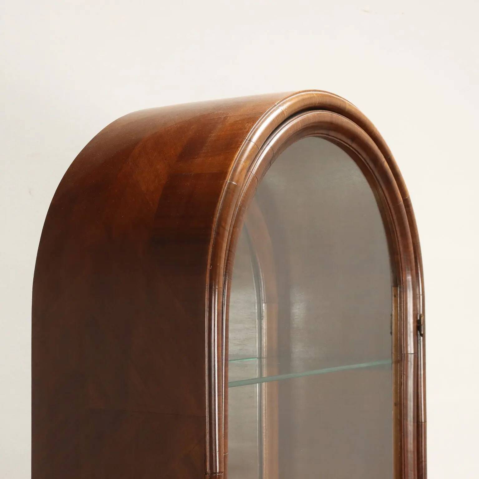 Antique Art Deco display cabinet in walnut with drawers, Italy, 19th century.