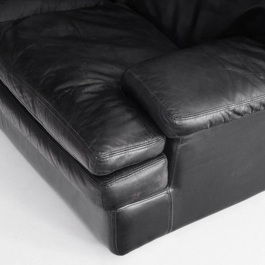 Black leather two-seater sofa. Roche Bobois edition. France, 1980s.
