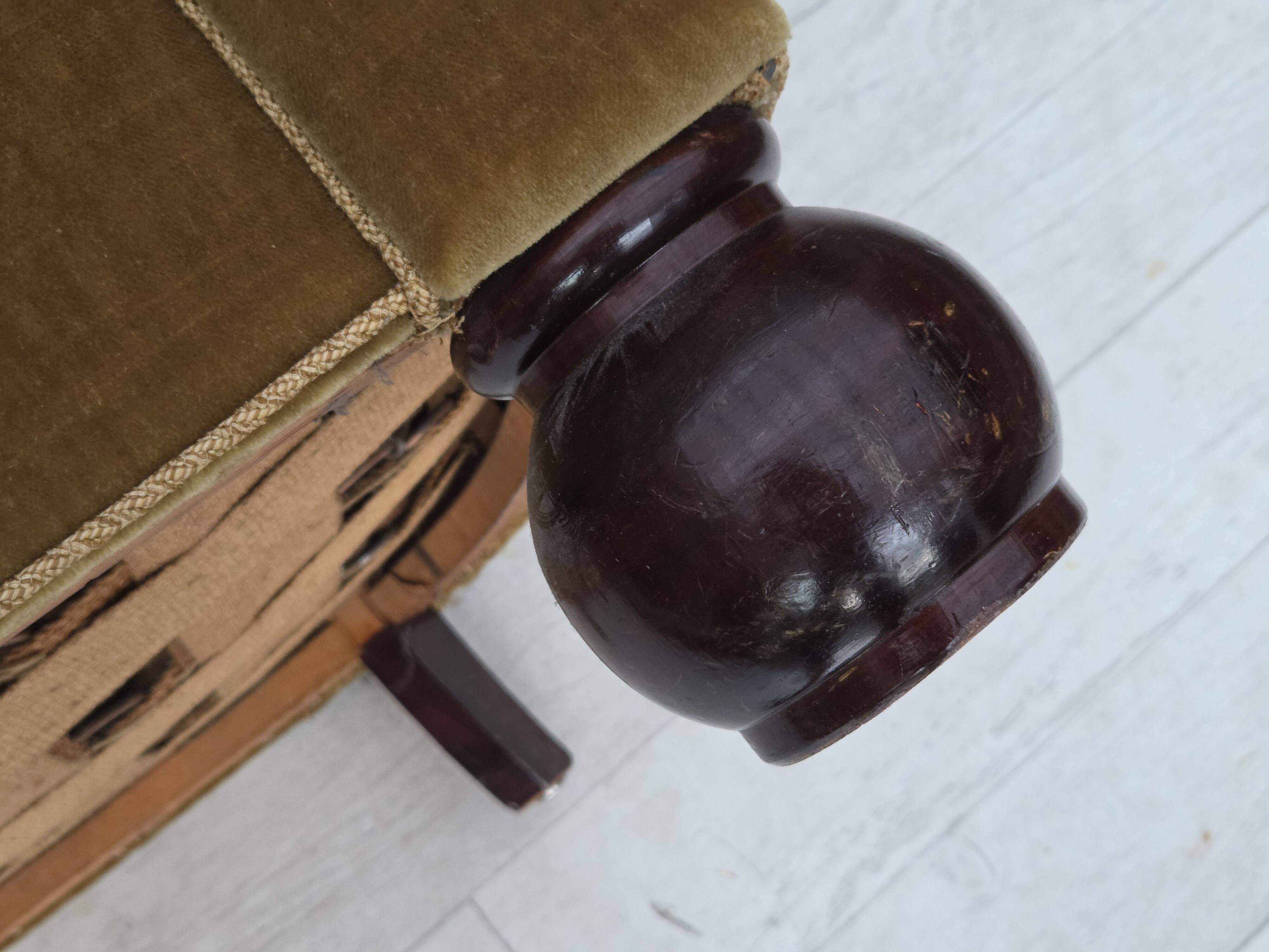 Fauteuil danois en velours vert clair et chêne, années 1960