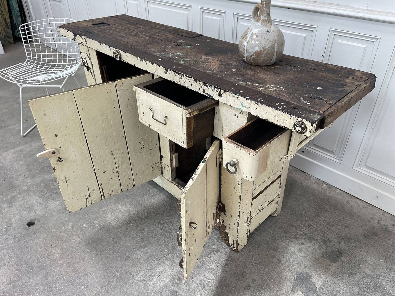 Small 1900 workbench with beautiful light patina