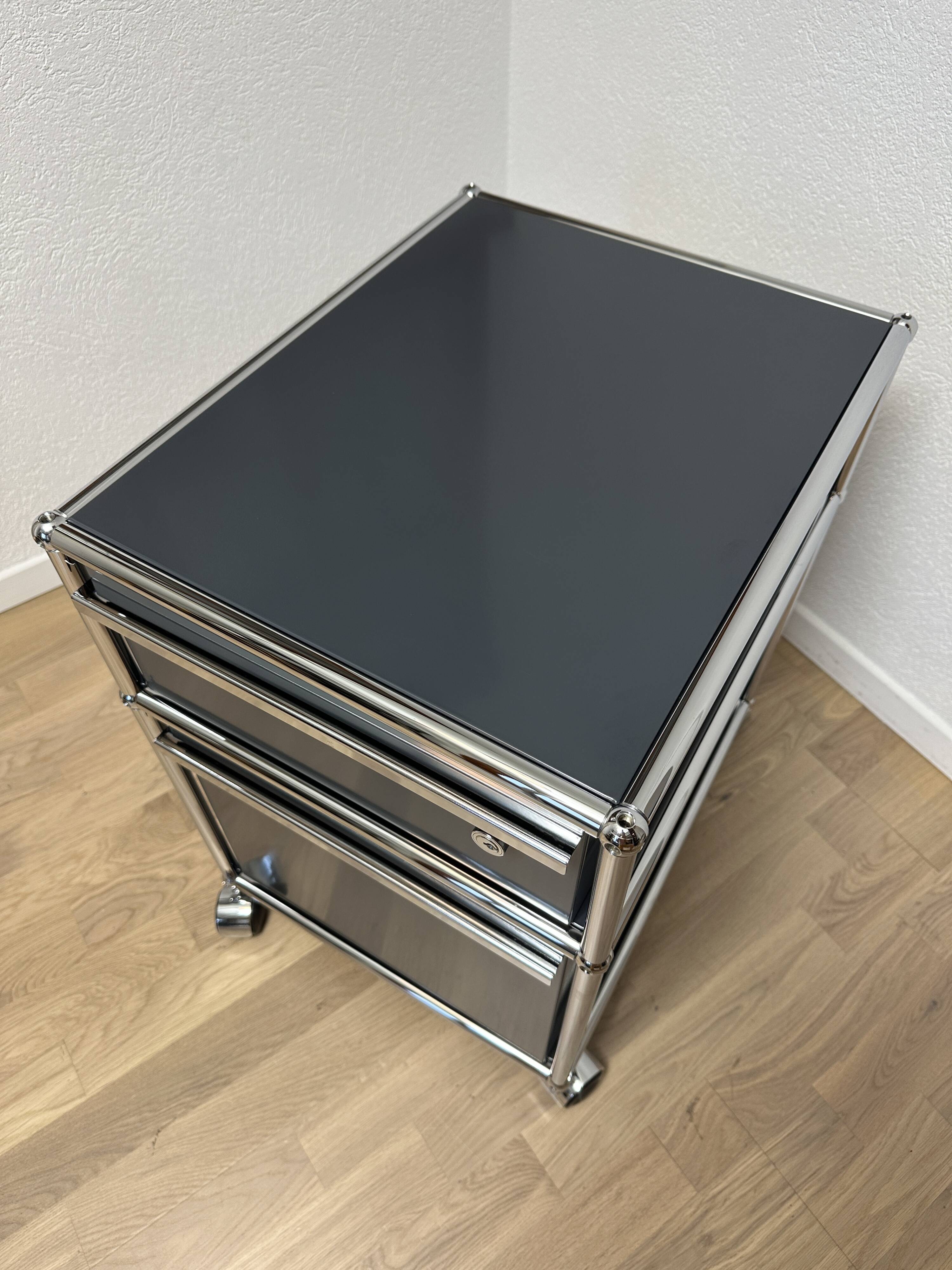 USM Haller wheeled cabinet in Anthracite Grey