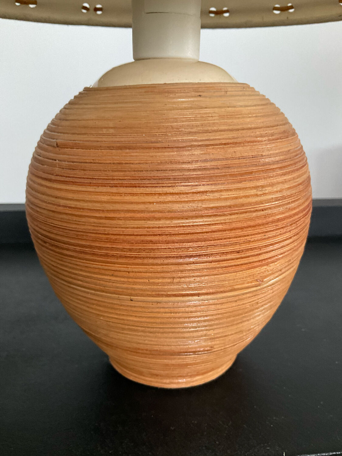 Vintage lamp from the 70s in ceramic and wicker