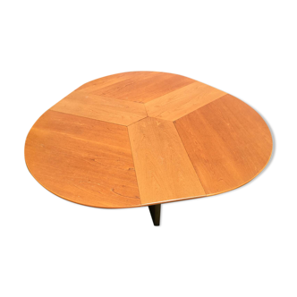 Round table in solid elm from the 80s