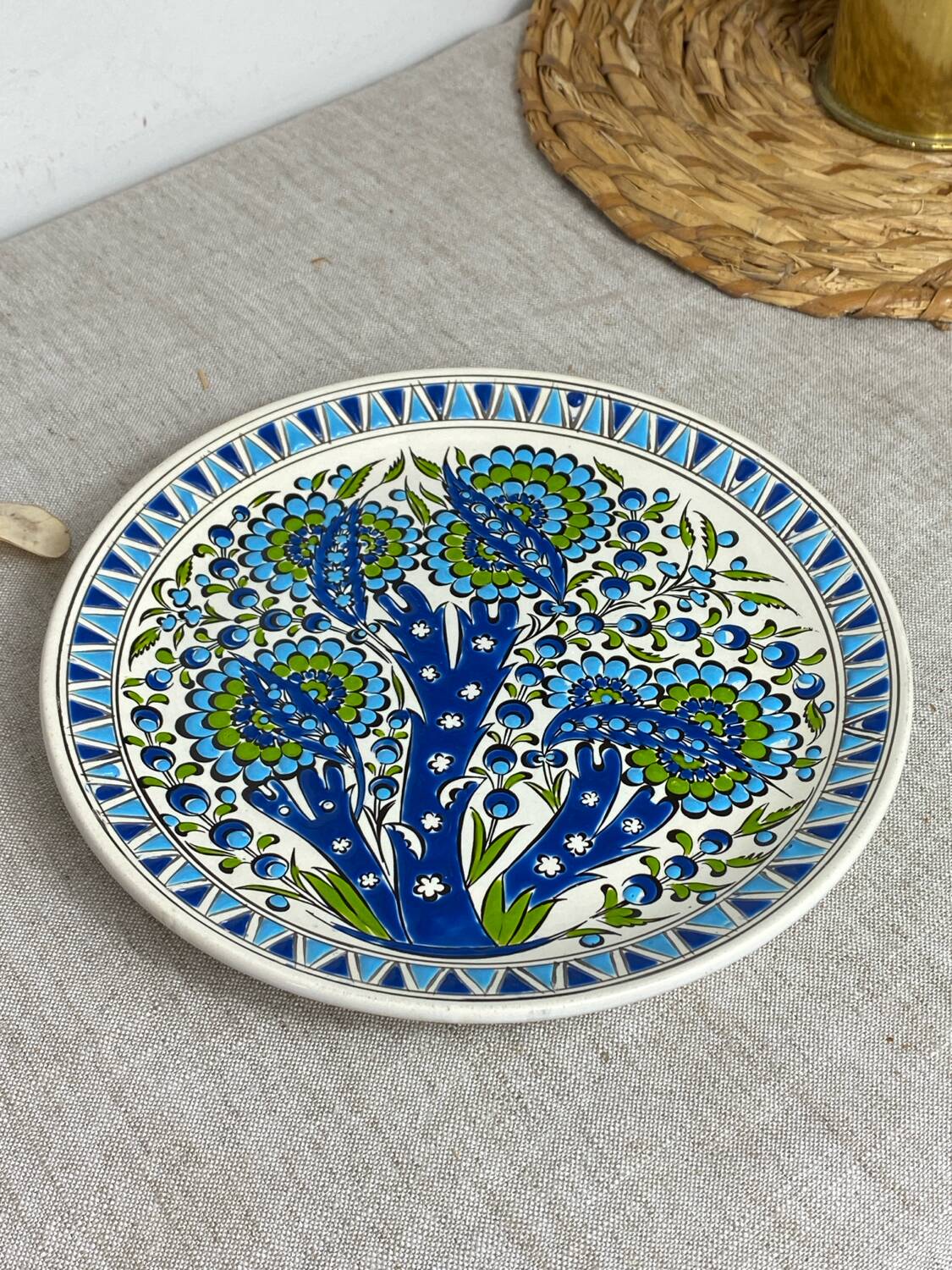 Assiette en majolique, Rodos
