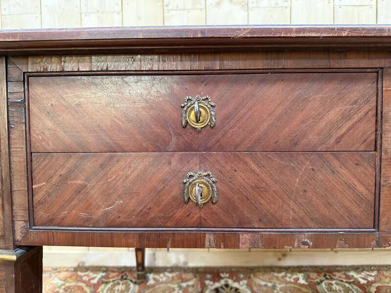 Bureau plat de style Louis XVI en marqueterie 196 cm