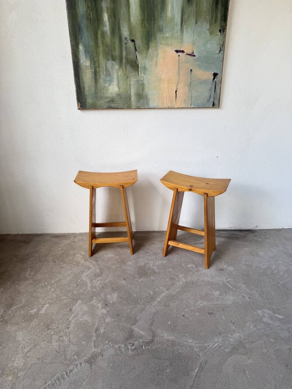 Scandinavian pine stools with Japanese inspiration.