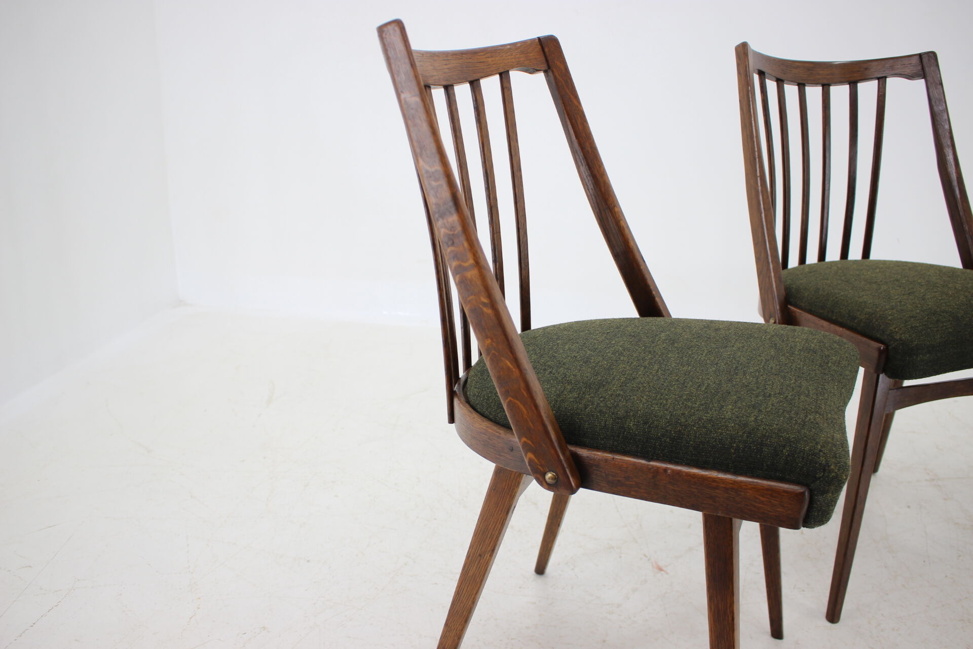 Lot de 4 chaises conçues par Antonín Šuman