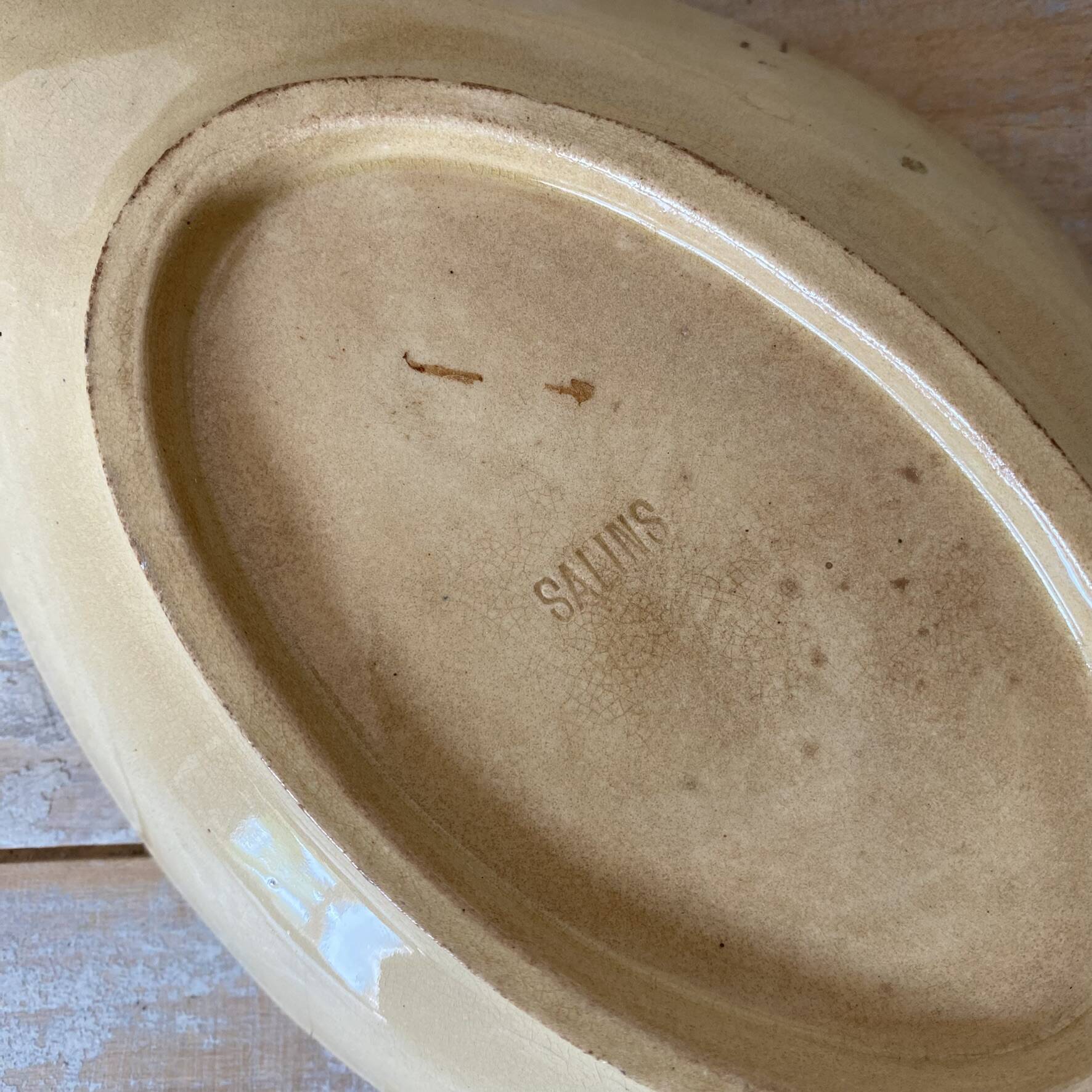 Ravier in slip clay salins, radish