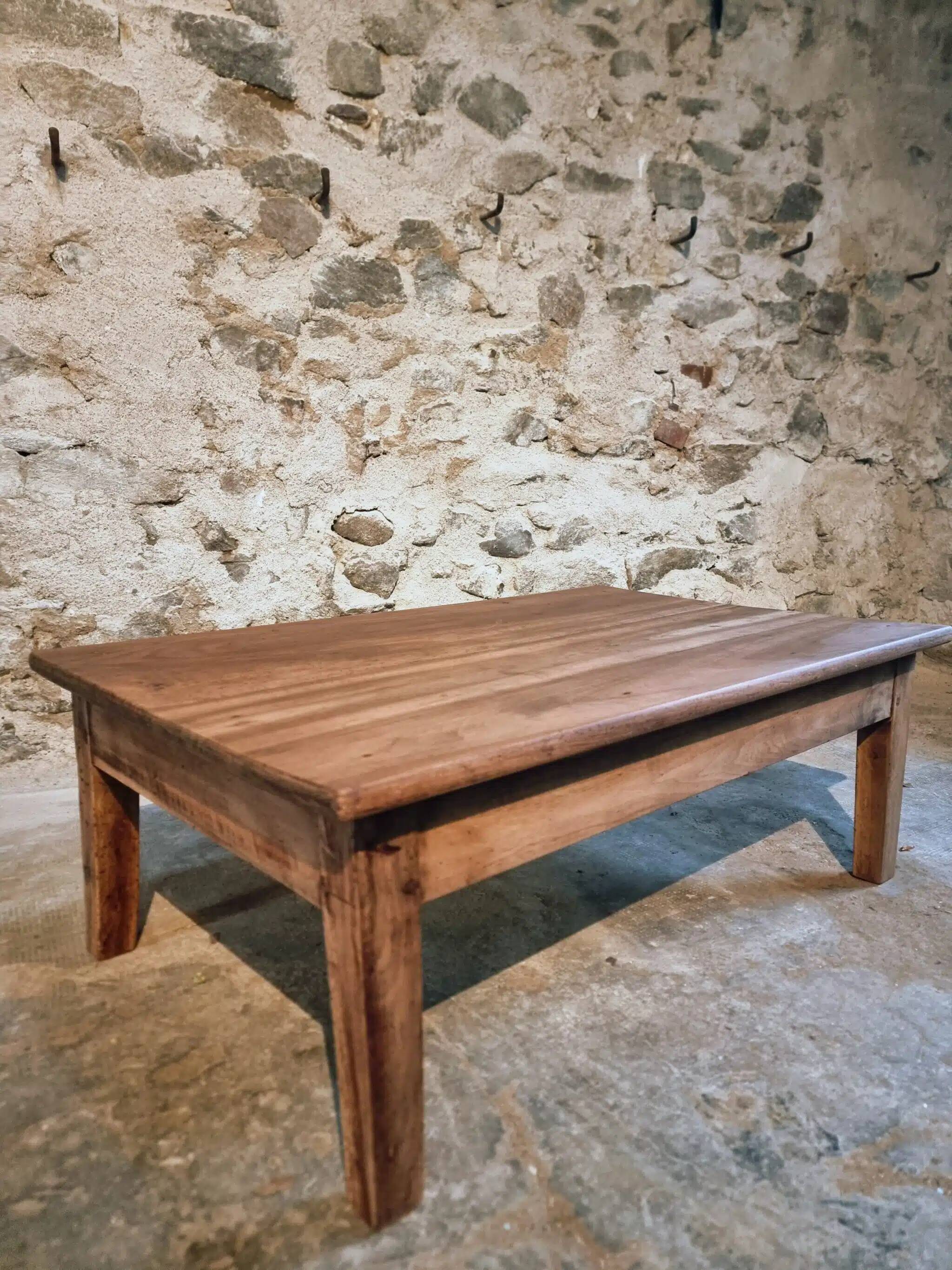 Table basse ancienne française en noyer avec tiroir – XIXe siècle, vers 1850