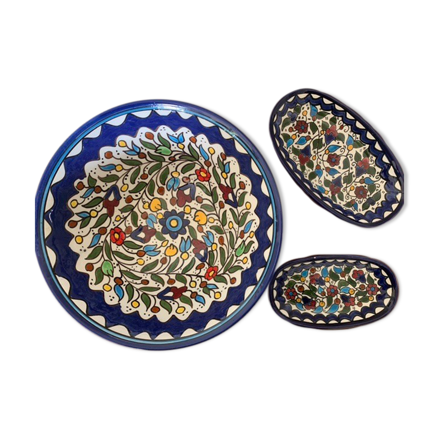 Flowery salad and ramekins