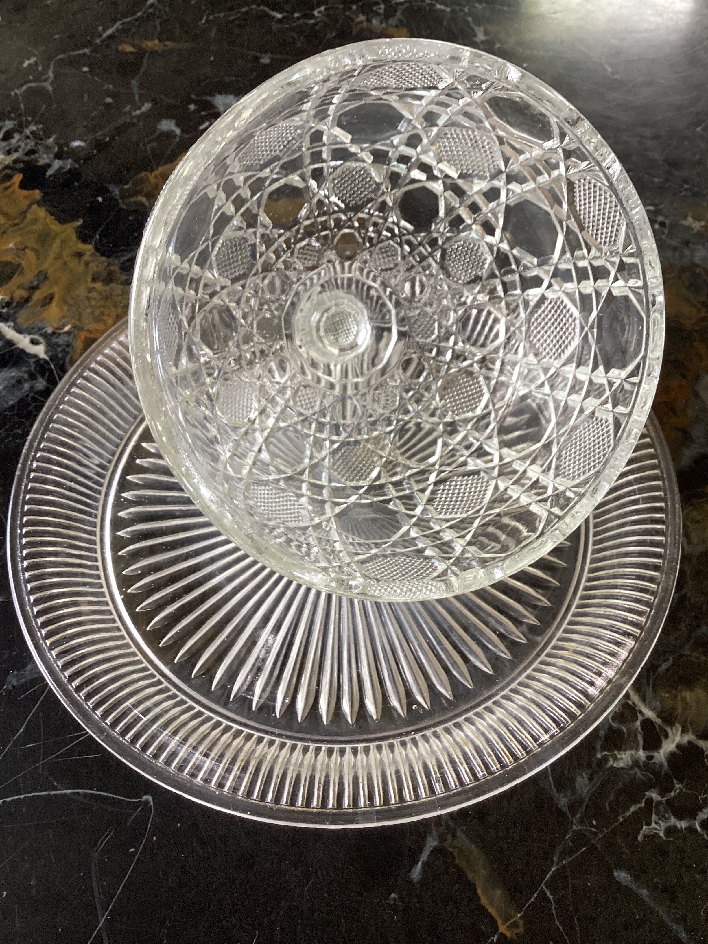 Bell with its vintage glass plate dimension: height -13cm- diameter plate -22.5cm-