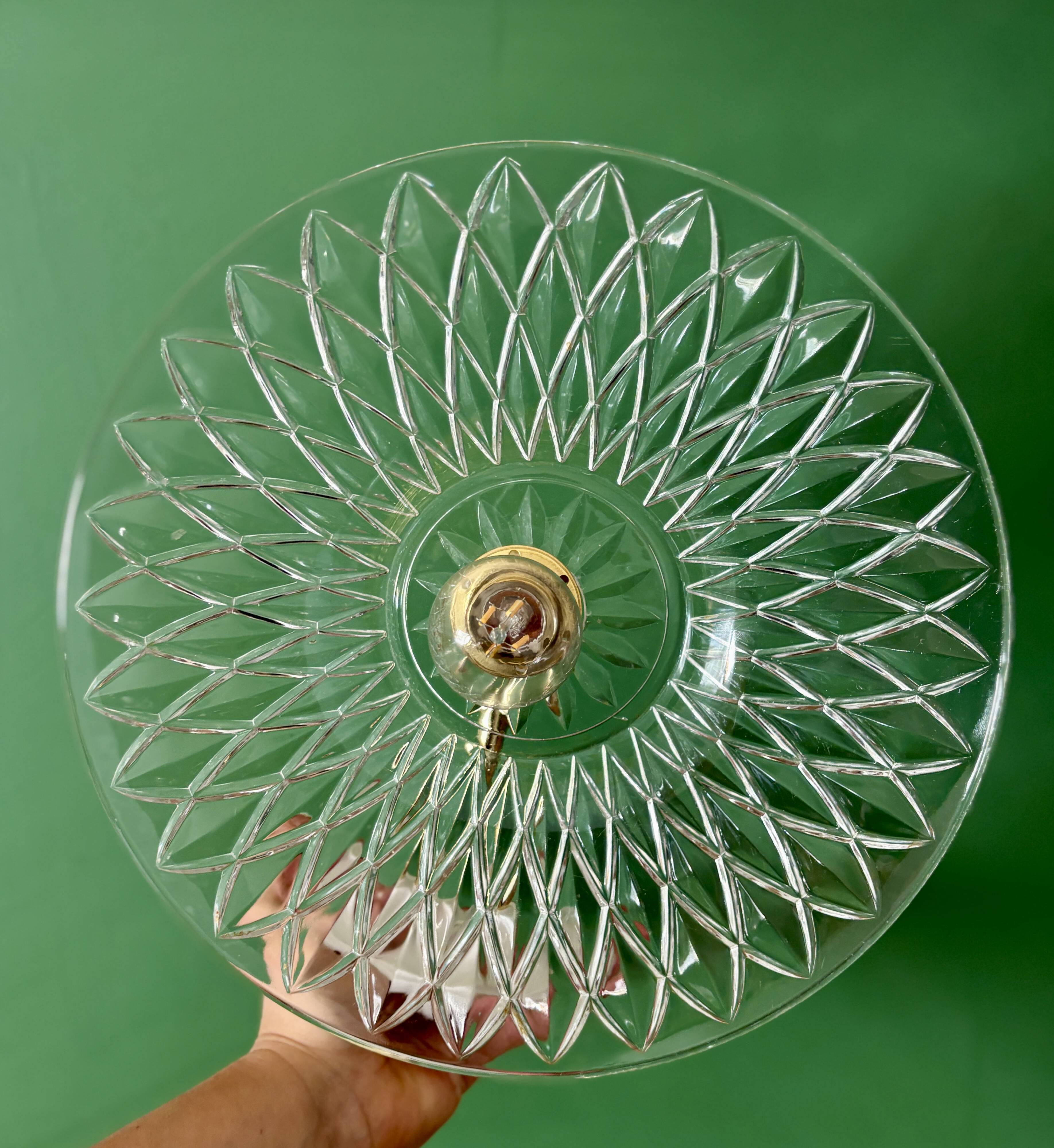 Coudé wall lamp with an old cut glass lampshade - tableware collection