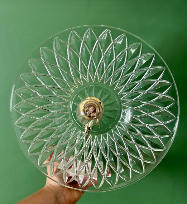 Applique coudée abat-jour ancien en verre ciselé - collection vaisselle