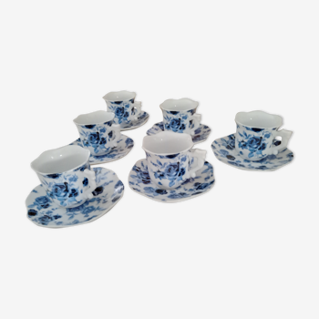 Lot de 6 tasses à café et 6 sous-tasses en faïence blanche décor floral bleu