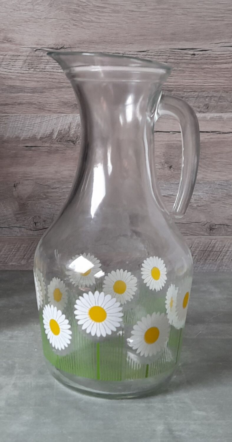 Service at orangeade daisies