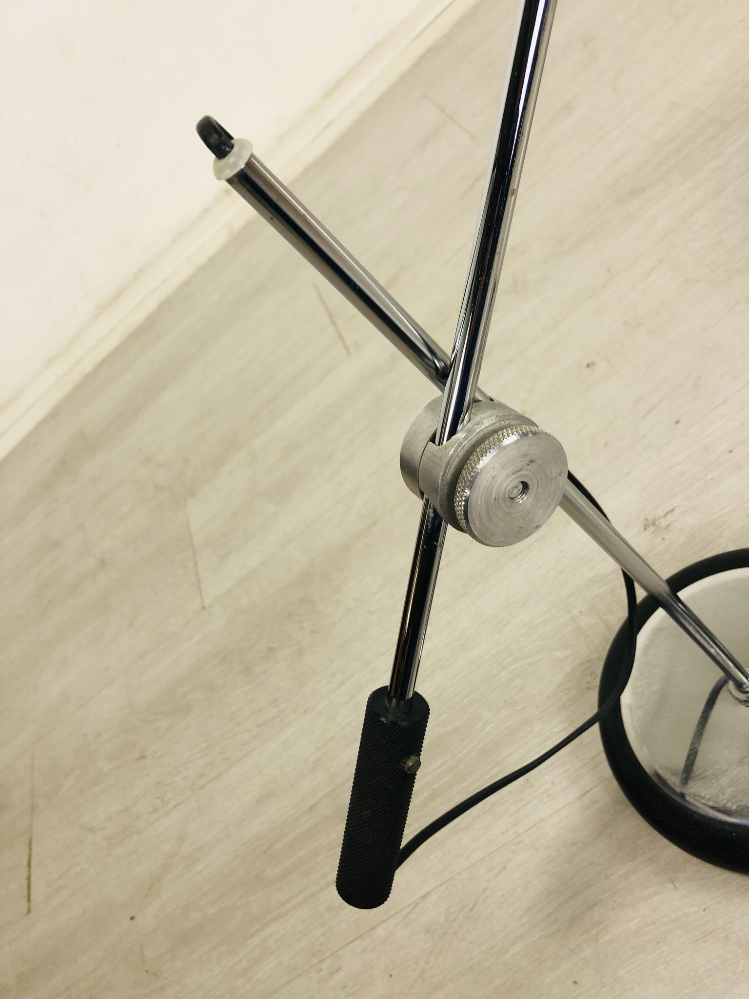 Grande lampe chromée