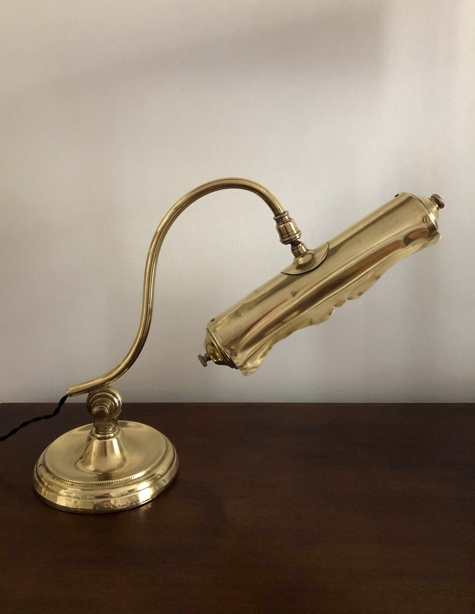 Articulated desk lamp called notary or brass banker 1900 - 1930