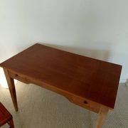 Bureau ancien à double tiroir, pieds gainés, XIXème